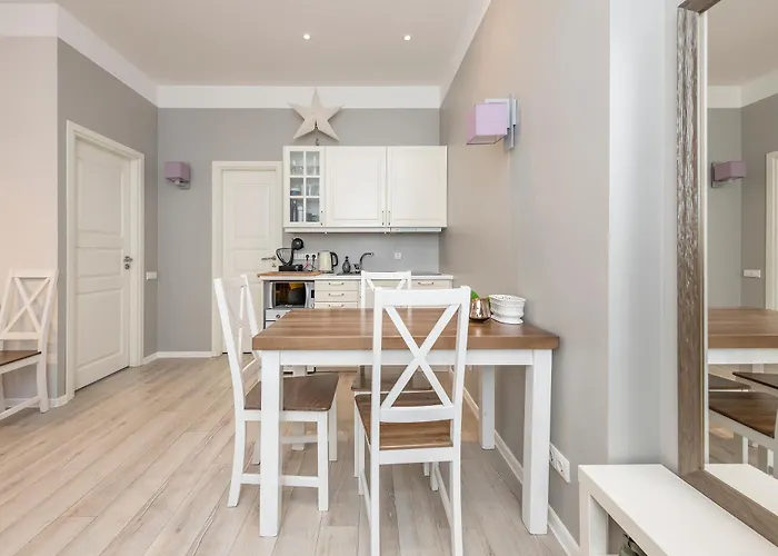 Main Street Self Check In 24/7 By H&h