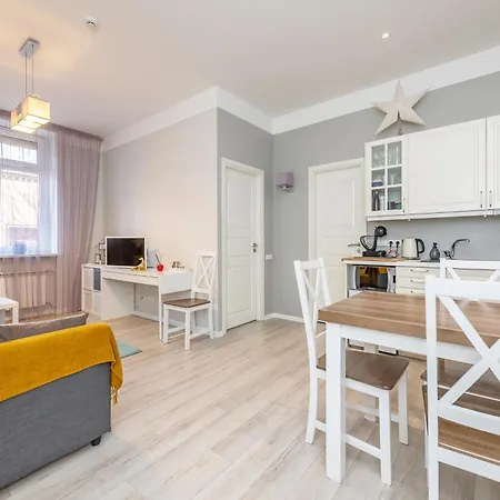 Main Street Self Check In 24/7 By H&h *