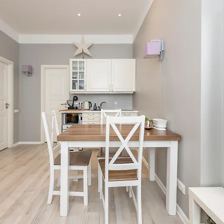 Main Street Self Check In 24/7 By H&h