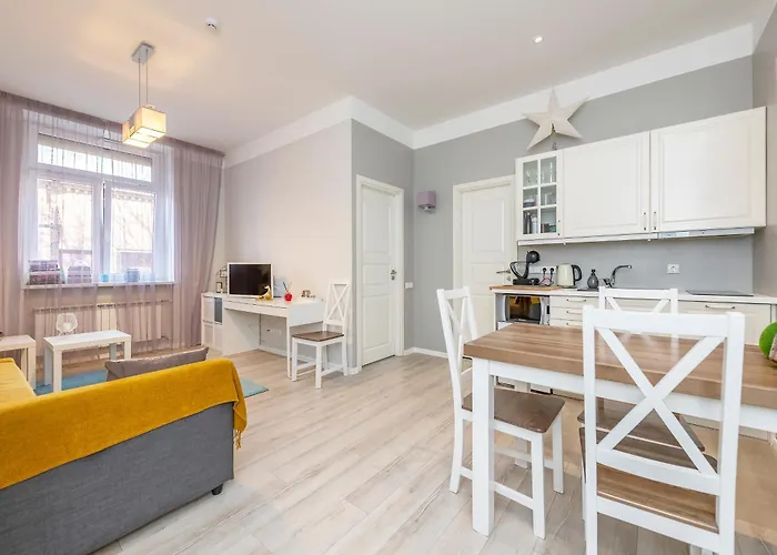 Main Street Self Check In 24/7 By H&h *