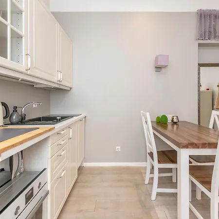 Main Street Self Check In 24/7 By H&h